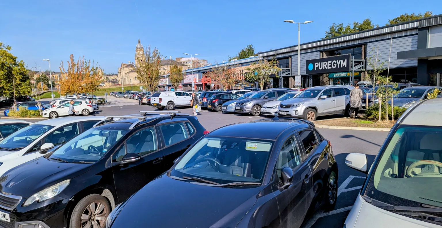 photo of Rishworth Centre busy car park